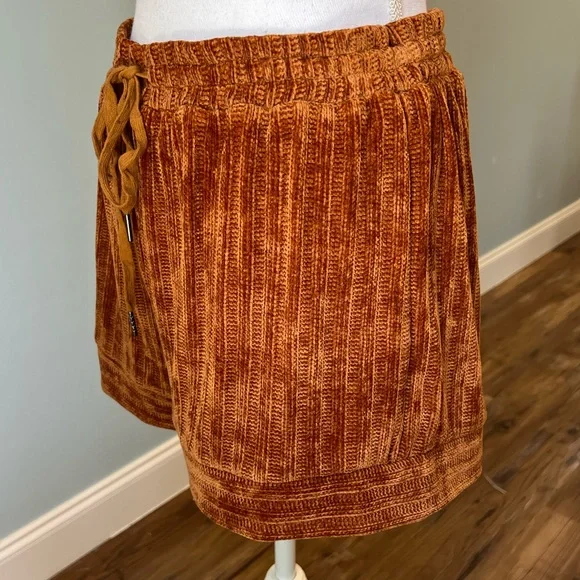 Entro Burnt Orange Shorts Size L - Picture 2 of 3